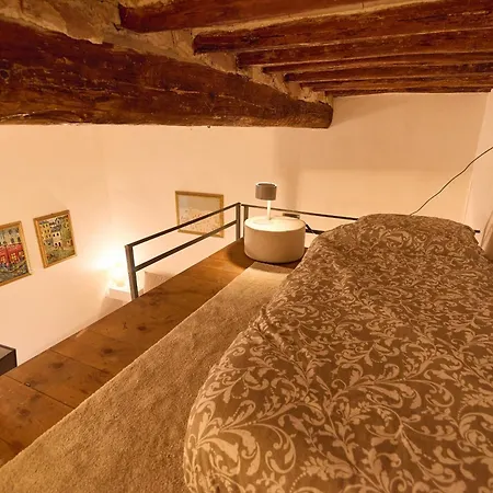 Am 11 - Cozy Medieval Loft In Center