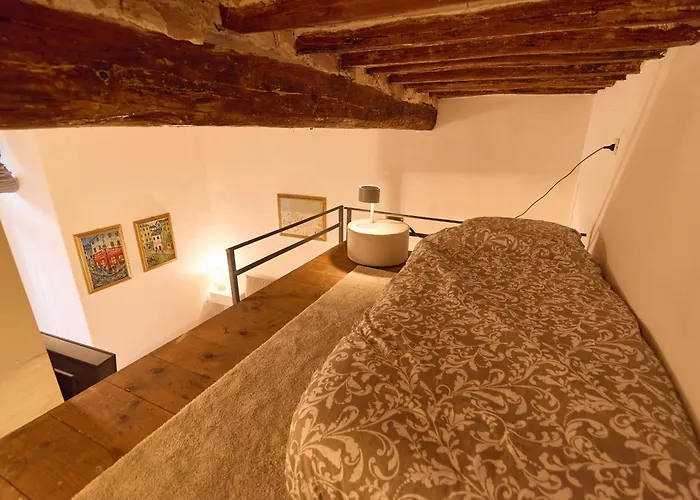 Am 11 - Cozy Medieval Loft In Center